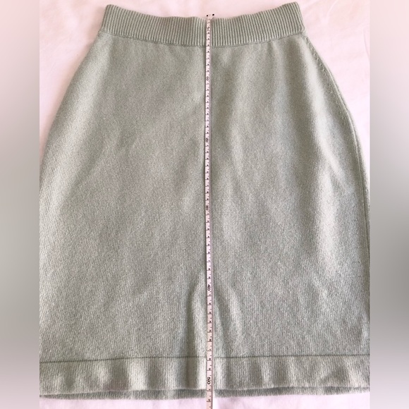 💚Vintage Chanel sage green cashmere skirt🍀 - Picture 6 of 9